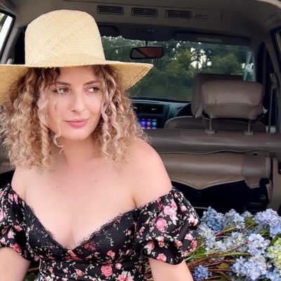 Кудрявый деврел и немножко путешественница ☺️ ex-Frontend lead. Вела Веб-стандарты, организовывала Frontend conf