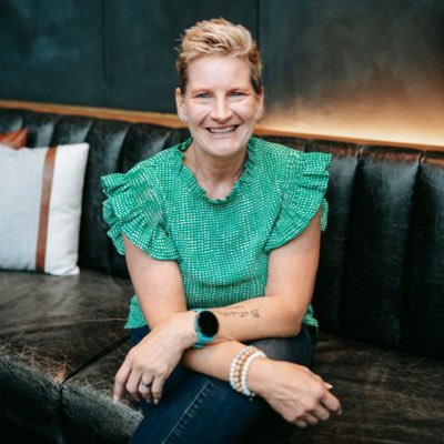 GenXer teaching 40+ women to LIVE WELL holistically—with strength, gut health, nutrition, mobility, and mindset.