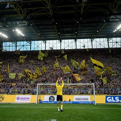 •Aficionado pasional del BVB🐝. Disfruto del resto de fútbol como espectador neutral (aunque no siempre, je).