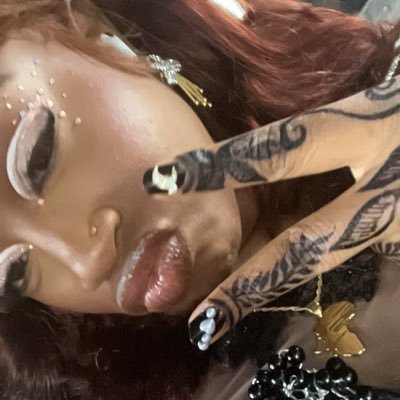 selfloadedmaya's profile picture. 