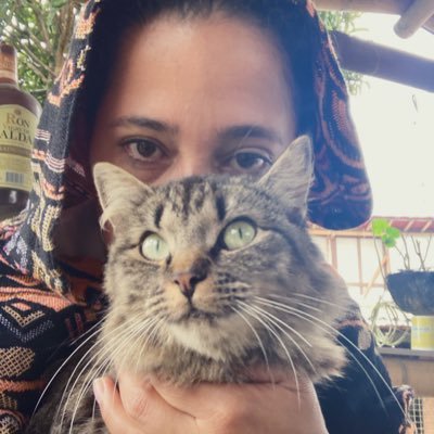 Un buen vivir mi meta, besar a mi hijo, amar a Lucía y a mis gatos, ver buen cine,escuchar buena música y leer. Soy la gestora de #Buenvivircomunicaciones💜🤍