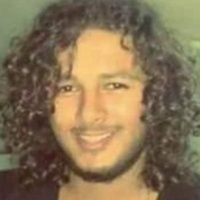 ألا إنّ الدُنيا بقاؤها قليل وعزيزها ذليل وشبابها يهرم وحيها يموت فالمغرور من إغتر بِها
#عمر_بن_الخطاب