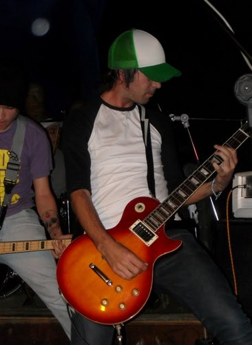 Fc criado para a banda @oficialABOVE  , se você também é uma ABOVETICA asim como eu então segue aqui amor ! SINCE : 19/12/11   às 16:15 h .  Oficializado