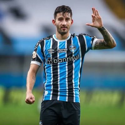 Sócio torcedor do @Gremio. Teorias, análises, notícias, cornetas e brincadeiras.