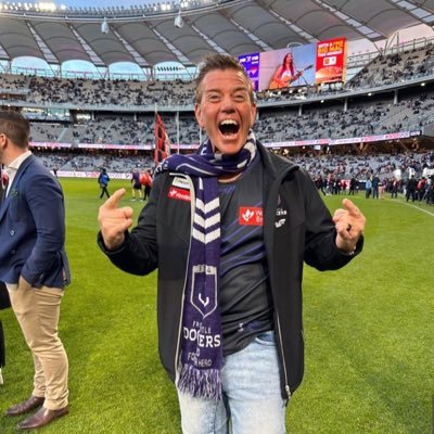Humanoid father to 3 spawn, Spouse to a saint, Muso, Teacher, Footy ump, MC, #foreverfreo nut