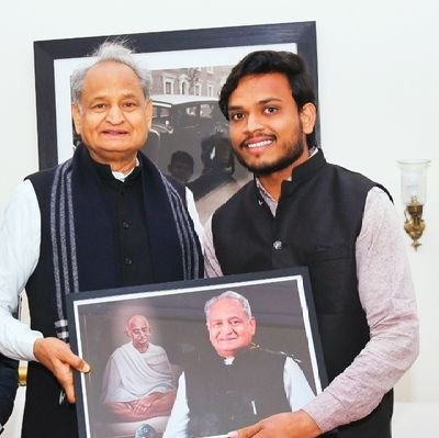 nikhilsikar's profile picture. अंदाजे से न नापिये किसी इंसान की हस्ती,
ठहरे हुए दरिया अक्सर गहरे हुआ करते हैं।