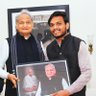nikhilsikar's profile picture. अंदाजे से न नापिये किसी इंसान की हस्ती,
ठहरे हुए दरिया अक्सर गहरे हुआ करते हैं।