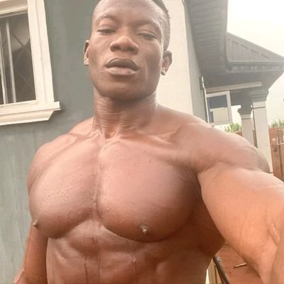 I strive for natural workout gains and training💪💪💪 my new acct please old one was lost please like and follow me please