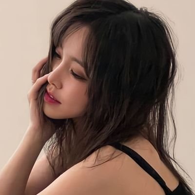 singer-songwriter yuju enthusiast