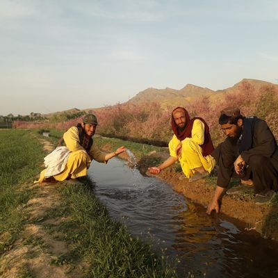 أَلَيْسَ اللَّهُ بِكَافٍ عَبْدَهُ وَيُخَوِّفُونَكَ بِالَّذِينَ مِن دُونِهِ وَمَن يُضْلِلِ اللَّهُ فَمَا لَهُ مِنْ هَادٍ(۳۶) زمر