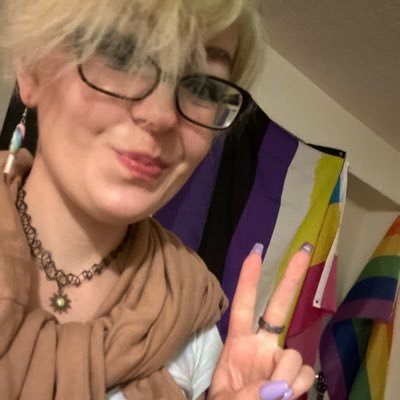 melosdoesthings's profile picture. 💗Cosplayer, singer, and fander! 💛24! 💙Professional Thomas Sanders stan! 🏳️‍🌈🏳️‍🌈 I put the hyper in hyperfixation!