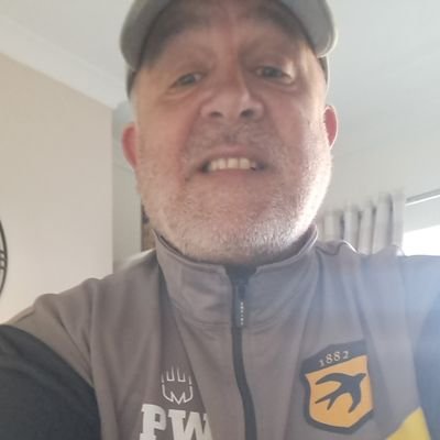 short fat and bald. @bewdley cc and part of Stourport Swifts under 21's.
spurs fan for my sins #COYS