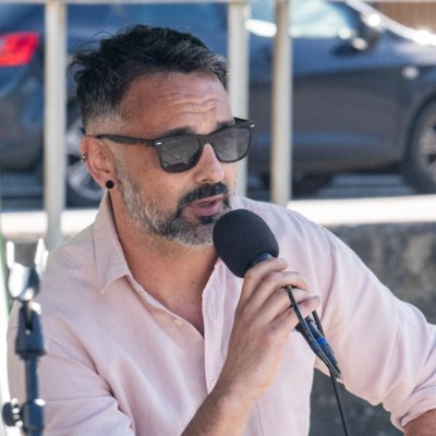 Autor de 'Cuando nada vale nada', una novela de suspense ambientada en la costa coruñesa.
Próximamente, segunda novela.