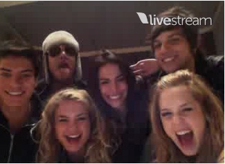Amor muito vc @Lua_Blanco @aguiarthur @micael_borges @Chay_Leao
@mfronckowiak e @sophiabrahao
25/12/2011