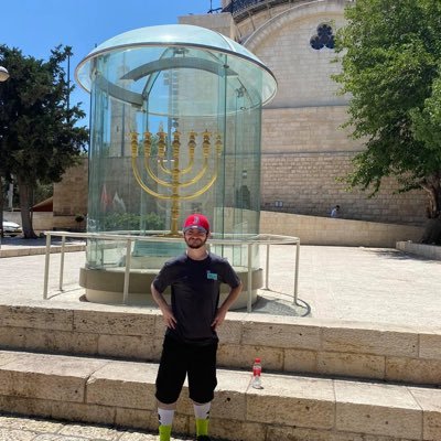 Israel 🇮🇱 supporter, Red Sox fanatic, politics lover, movie watcher, pop-tart eater, also I had cancer once and I bring it up when I don’t want to do stuff.