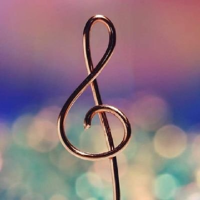 Hola!!! Soy Mario y me encanta la música🎼, tocar el piano🎹, componer🎛 🎧 y la tecnología📱💻
