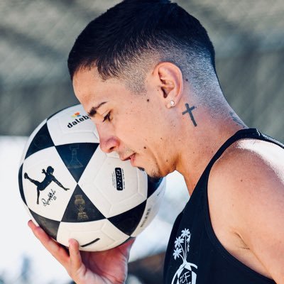 • Professor e atleta de Futevôlei ⚽️ • @sqdfutevolei 🔶 • Florianópolis SC 🌍 • Jesus Follower ✝️❤️🔥