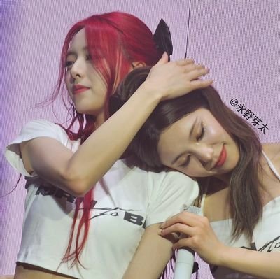 lets_0300's profile picture. 얘네사궈.