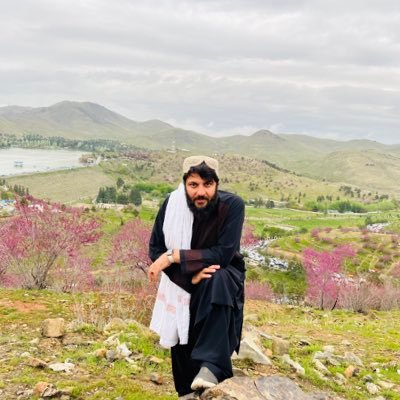 سياسي اړيکي دايمي نه بلکه مٶقتأ د شخصي اهدافو او ګټو لپاره وي،خو کله چي هماغه ګټي د خطر سره مخ سي، ممکن هغه نژدې ترين دوستان او ستراتيژيک ملګري مو هم دښمنان سي.