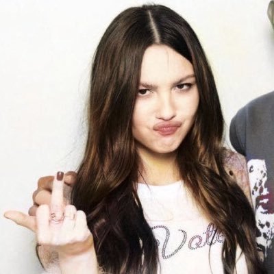 traitorlor's profile picture. go follow @clarabowlor