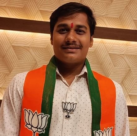 Sanskar_06S's profile picture. Co-convener of @BJP4Vasai_Virar,
 persuing LLB, 
धर्मेण हन्यते व्याधि, हन्यन्ते वै तथा ग्रहा। धर्मेण हन्यते शत्रु, यतो धर्मस्ततो जय: ll