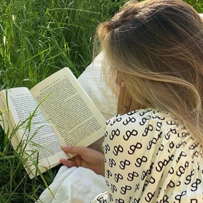 Book lover, Swiftie, Disney Parks addict | 24 | ⋆⭒˚｡⋆ cr: Beach Read & GILD
