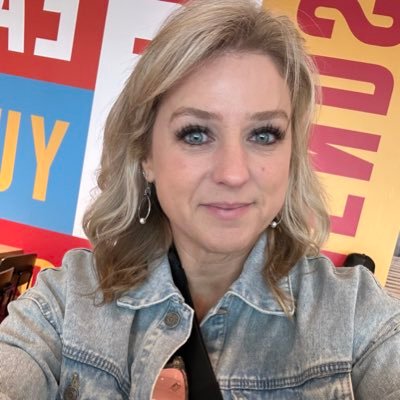 b3ckyth3t3chy's profile picture. Working mom of two boys, and lover of all things tech!