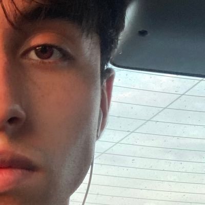 imeddycab's profile picture. a swiftie being an eyelash or just a conehead :b