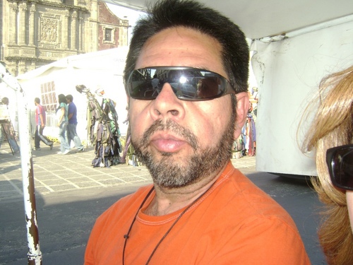 amante de la literatura, formas divertidas y creativas de ver la vida, pásion en todo, la belleza de las personas, además de sátiro y humor, etc.