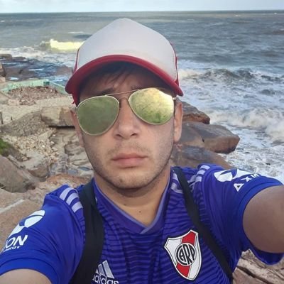 Arqui (fadu ) 👷
Liberal
🐔 River Plate, 
MiLeI o MuErTe
🦁🦆🐱