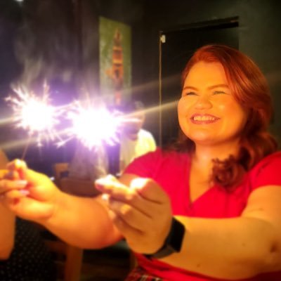 Defensora do SUS, Jornalista, Plus Size, Maquiadora