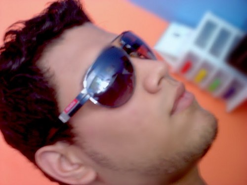 Eu canto , quando cantei pela primeira vez eu tinha 5 anos foi uma coisa incrível não tive duvida que era aquilo que eu queria para mim! 
canto musica gospel.