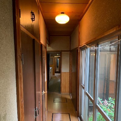 京都に3軒あるシェアハウス「かすみ荘」。
ブチ上げの西かすみ。
格安の南かすみ。
ていねいな暮らしの一乗寺。
西は1階が店舗。使いたい人・団体募集中。
4万円で1ヶ月泊まれます。
8/25現在空き部屋あります。
「なにかする」ためのフリースペースできました→@fs_shimogamo