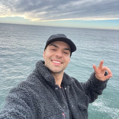Abogado ⚖️
Infinitamente Feliz🎊🍾🎉
Follow me in intagram @daniel__daud
