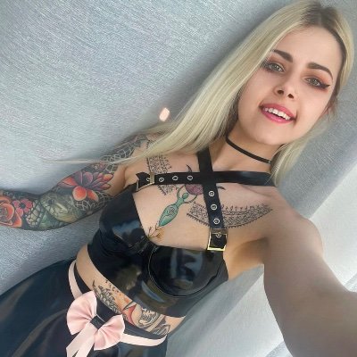 Mistress Allison is here come and let try some Bdsm lifestyle and I also feminize men in to sissy and then help accomplish there slave dream!Tribute Required