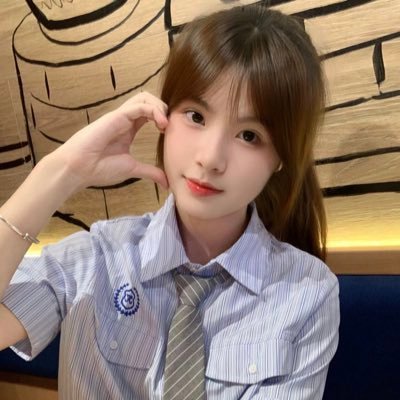 AKathern94142's profile picture. 只是普普通通的女孩，闺蜜介绍来推想找个同城附近能长期的哥哥 私信带上位置，不是粉丝不回复！