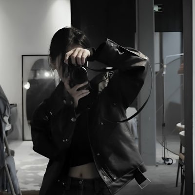 lasthighskool's profile picture. 🎧💭：wants to be ambitious in studying but likes to procrastinate. who? yup, me. just a student who is trying to stop procrastinating w/ #collegetwt