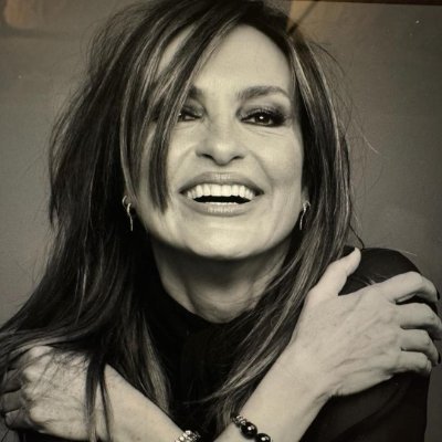 I wholeheartedly love Mariska Hargitay. I could not care less about the rest of the fandom bs.