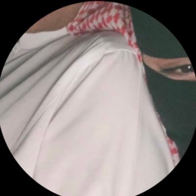 aV11_l's profile picture. "تميـل بي الدنيا وأستند على كتـف ابي"