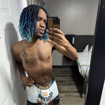 THIS my new Twitter. I ❤️ Beyoncé!🐝. Old page is @islandbwoy1994. V-TOP!😈🍆. EXOTIC DANCER!🤸🏾♂️. https://t.co/jyj4jaezy4 & subscribe. #ARMYVET!🇺🇸