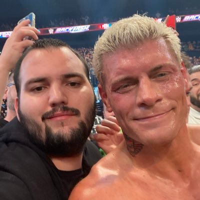 Fan de la WWE depuis 2008. Mes voyages : Wrestlemania 35 🇺🇸 - Money in the Bank 2023 🇬🇧 - Backlash 🇫🇷 - Bash in Berlin 🇩🇪 - RAW Bruxelles 2025 🇧🇪