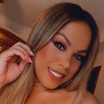 Sandradelamina's profile picture. 👩🏼‍🏫Maestra, la Seño Sandra 👶🏽▪️▫️Make up Artist▪️🦁Leona 🐝Beyhive 🦅#Freedom