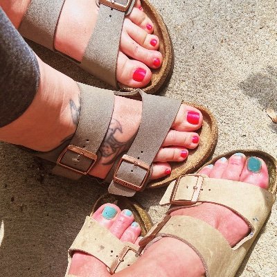 ZoeChloeToesie's profile picture. LINKS! https://t.co/GUyJoihKiJ