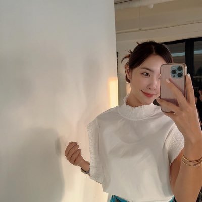 Bomio2's profile picture. Every girl is a star left in the world by the Milky Way.💗💗