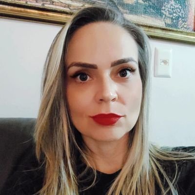CarinabKoch's profile picture. Advogada, leitora e curiosa.