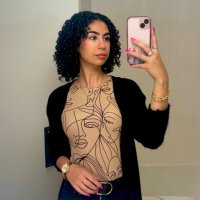 V (@valeria_alkomos) 's Twitter Profile