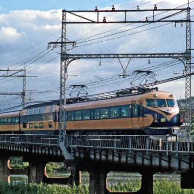 ミッフィーと関西私鉄等の軌道交通の研究が主力です。鉄道&自動車の交通系を中心にRT主体でゆったりと投稿しています。挨拶DMは一切お断りです。無断でフォロバ目的の行為は厳禁です!
基本的には政治的関係ネタが嫌いであり、副業系や出会い系等の反社会的ネタ全体は厳禁なので容赦なく問答無用でブロック致します!
人妻並の天安門事件