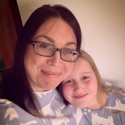 I'm a wife, mom, vet tech, cat lover, Gilmore Girls fan, NKOTB & hockey fan! Cdn blogger, YMC Community. Instagram: https://t.co/ou4xhdC0Y8