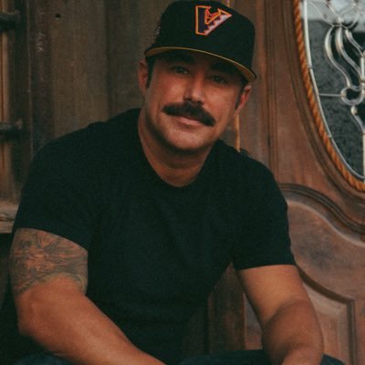 harrylugemusic's profile picture. Traveling the world singing songs with my soulmate @taraluge.. Thank you for stopping by