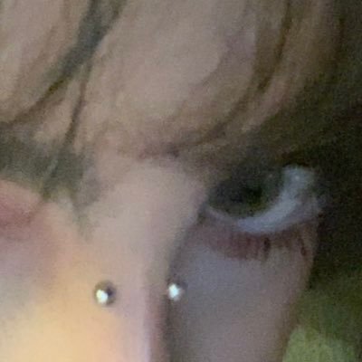 I'm pretty girl and pretty girls are never lonely
